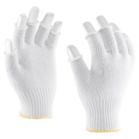 Knitted glove, made of 3 threads, without fingertips